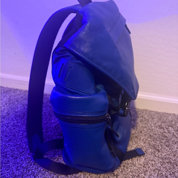 AMAZING BLUE Coach - like new backpack - Picture 5 of 9